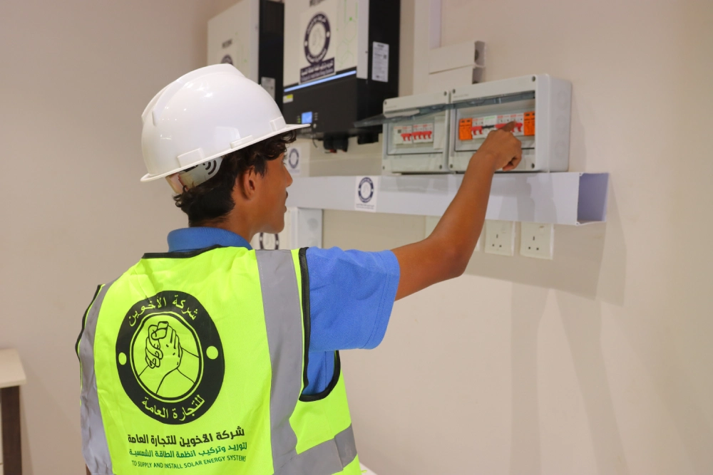 تركيب بطاريات الطاقه الشمسيه الاصليه