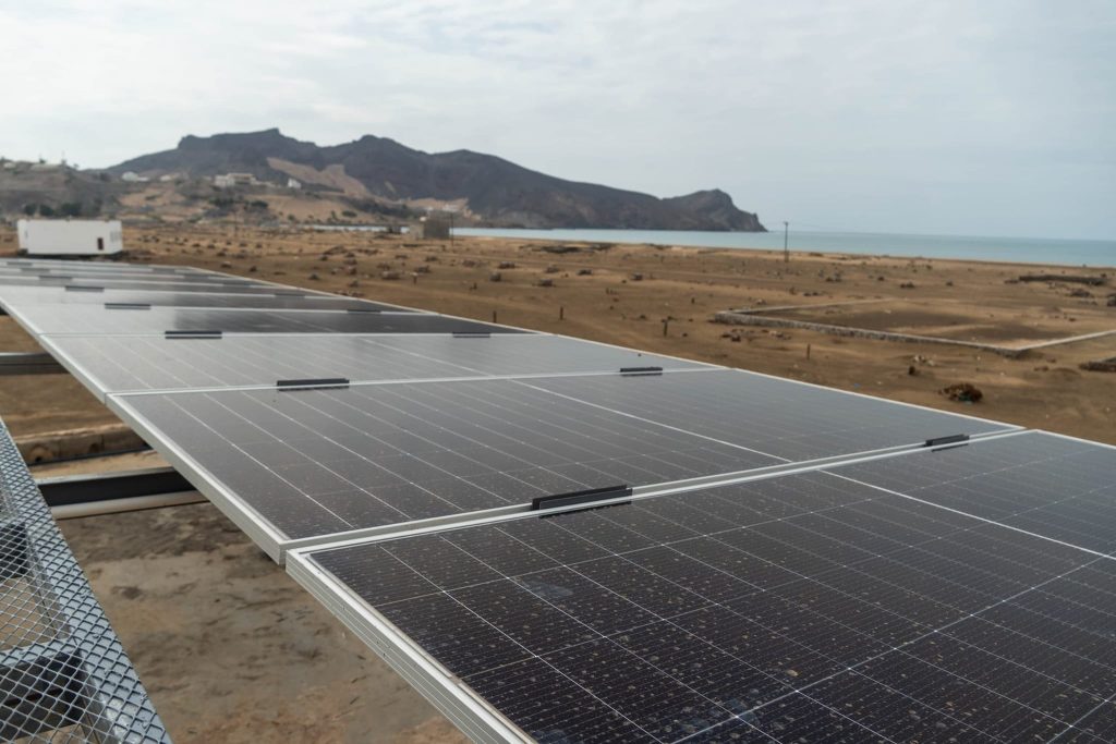 الواح طاقة شمسية سوداء