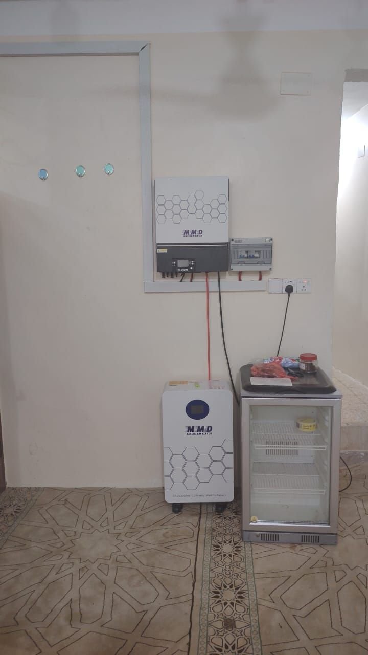مسجد يعمل على بطاريات الليثيوم MMD Solar في مديرية حريب لتوفير كهرباء مستقلة ونظيفة