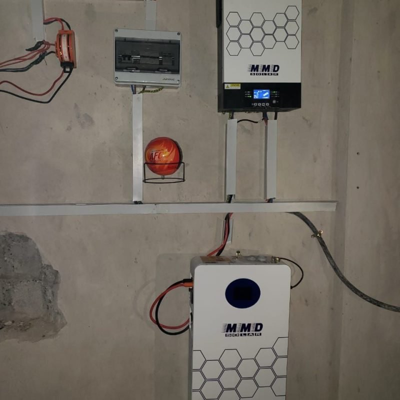تركيب منظومة طاقة شمسية ببطاريات ليثيوم MMD Solar لعمارة تجارية في ذهبان صنعاء - شركة الأخوين