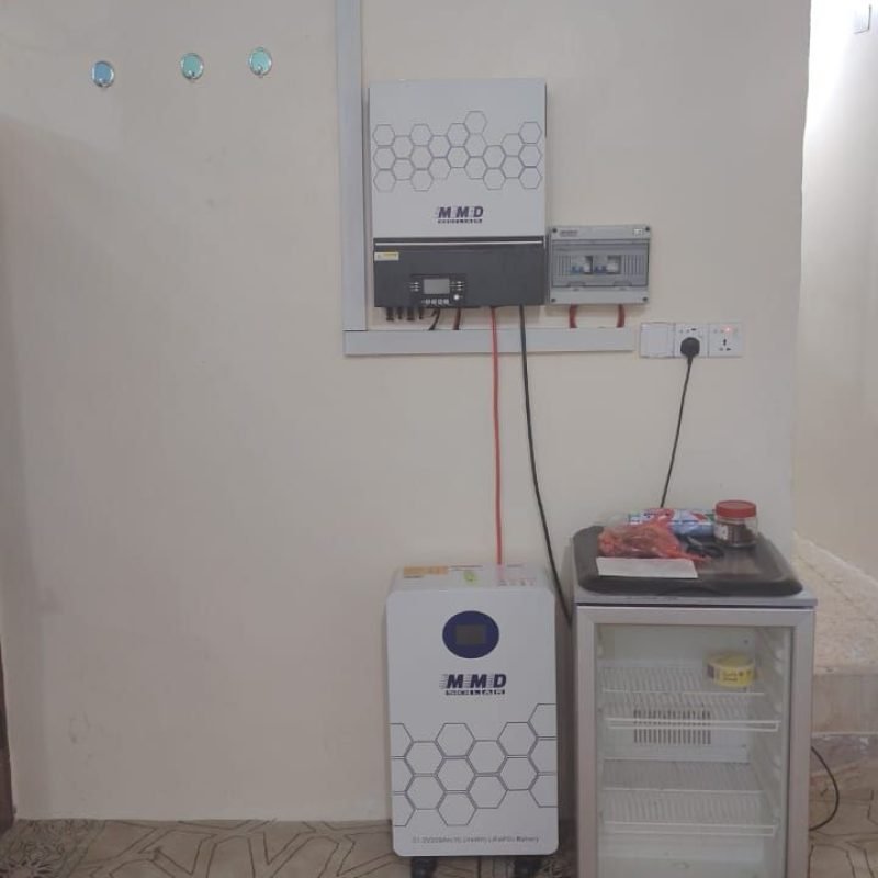 مسجد يعمل على بطاريات الليثيوم MMD Solar في مديرية حريب لتوفير كهرباء مستقلة ونظيفة